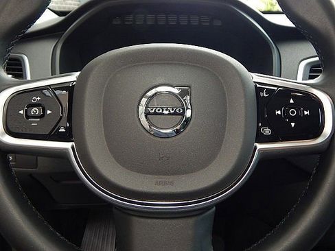 Certified 2025 Volvo XC90 B5 Core image 28