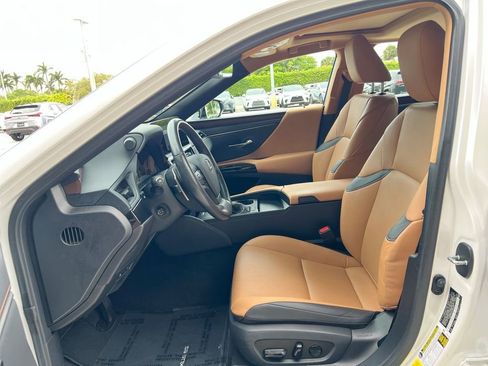 Certified 2025 Lexus ES 350 w/ Premium Package image 12