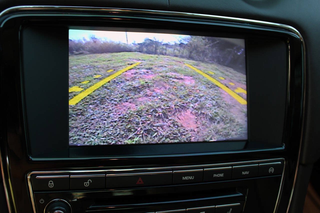 Used 2014 Jaguar XJ L Portfolio RWD image 28