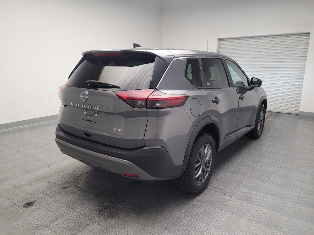 Used 2023 Nissan Rogue S AWD/4WD image 9