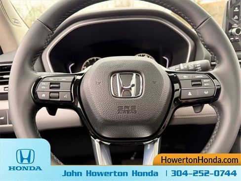 New 2025 Honda Pilot Touring image 12