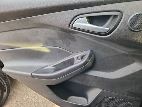 Used 2017 Ford Focus SEL image 12