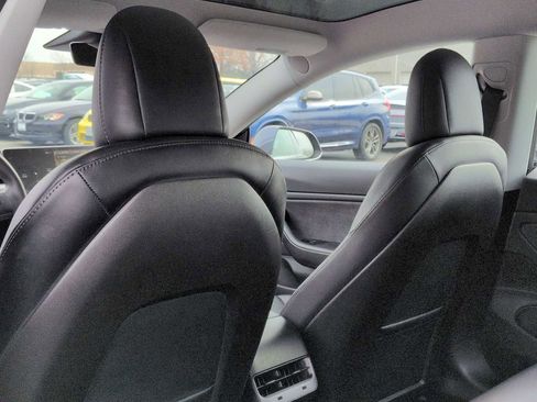 Used 2019 Tesla Model 3 Standard Range Plus image 18