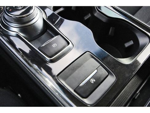 Used 2020 Ford Edge SE FWD image 28