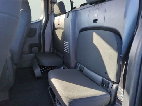 Used 2023 Nissan Frontier SV w/ SV Convenience Package image 32