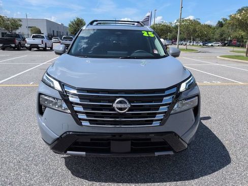 Used 2025 Nissan Rogue Platinum FWD image 9