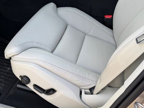 New 2026 Volvo XC60 T8 Ultra w/ Protection Package Premier image 18