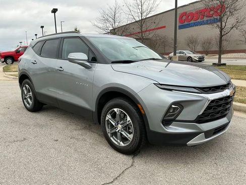 Used 2023 Chevrolet Blazer LT image 2