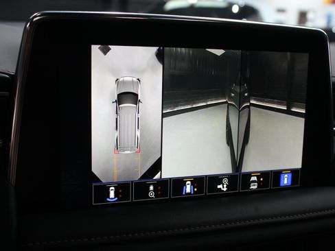 Used 2023 GMC Yukon XL AT4 w/ Technology Package AWD/4WD image 70