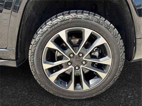 Used 2021 Jeep Grand Cherokee L Overland w/ Luxury Tech Group IV image 16