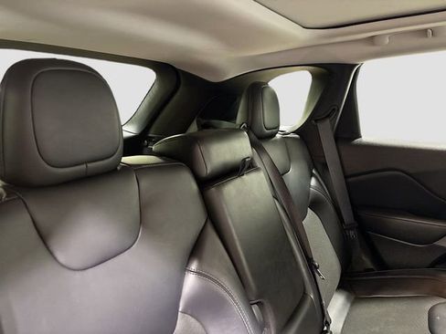 Used 2021 Jeep Cherokee Latitude Plus w/ Sun & Sound Group image 28