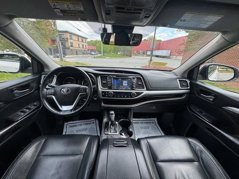 Used 2018 Toyota Highlander XLE AWD/4WD image 7