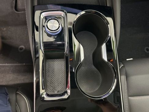 Used 2024 Buick Envision Avenir AWD/4WD image 16