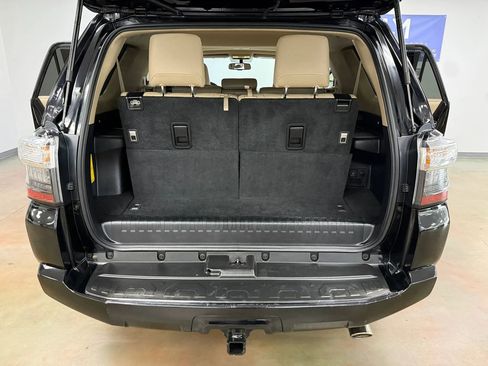 Used 2018 Toyota 4Runner SR5 Premium RWD image 9