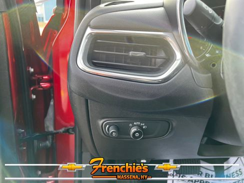 Used 2023 Chevrolet Equinox LT AWD/4WD image 12