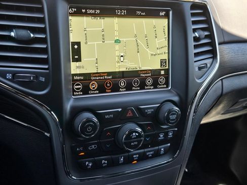 Used 2018 Jeep Grand Cherokee High Altitude AWD/4WD image 18