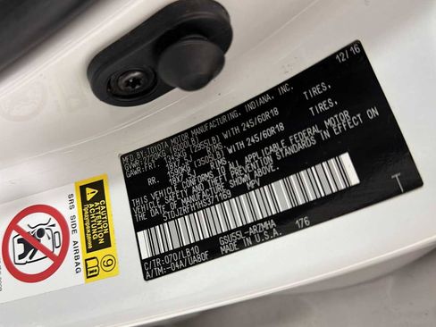 Used 2017 Toyota Highlander XLE image 11