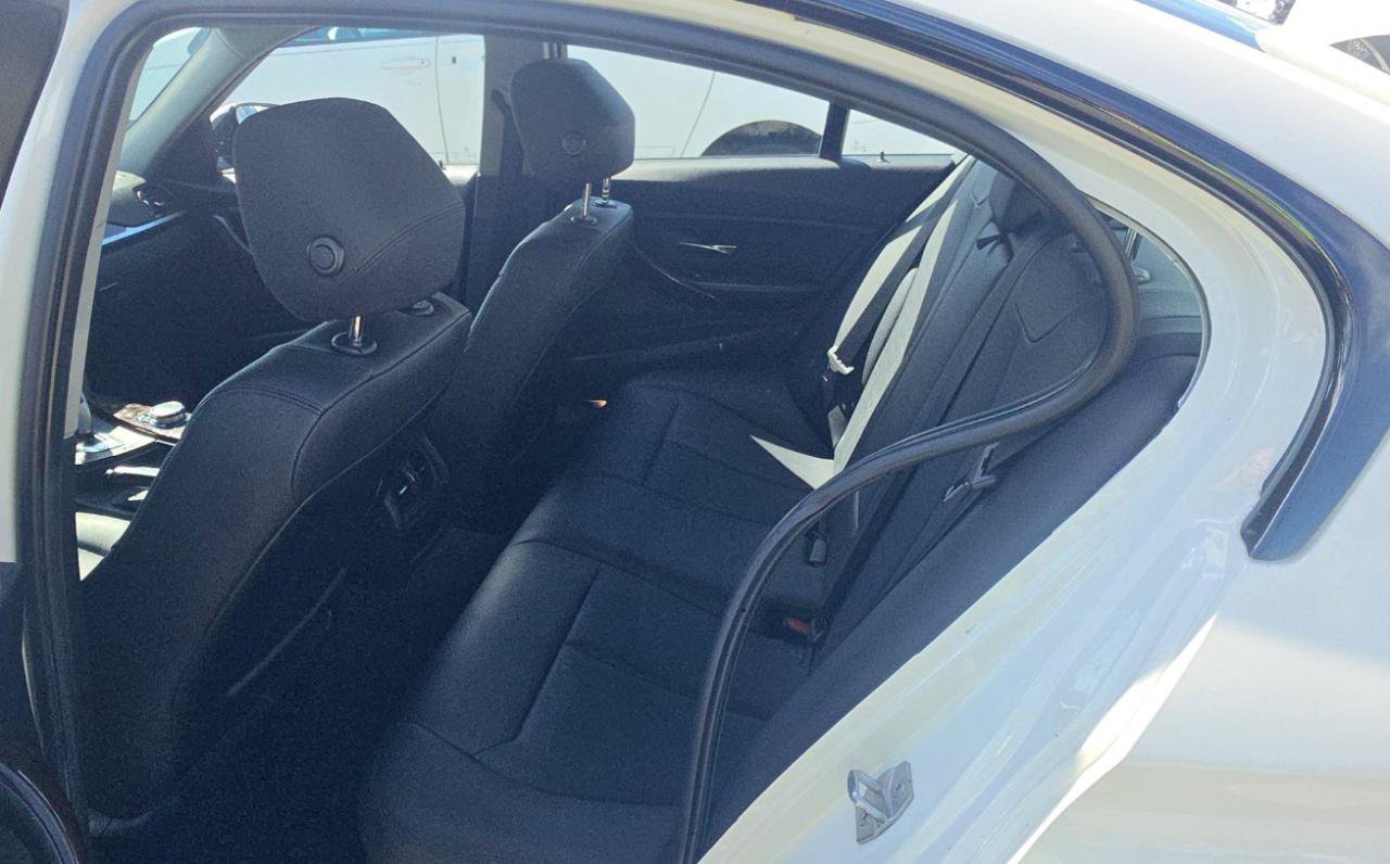 Used 2015 BMW 320i Sedan RWD image 17