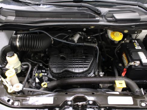 Used 2017 Dodge Grand Caravan SE FWD image 36