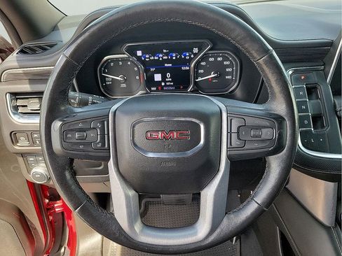 Used 2021 GMC Yukon XL SLT w/ SLT Premium Package image 16