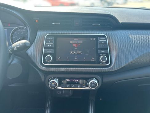 Used 2018 Nissan Kicks SV image 17