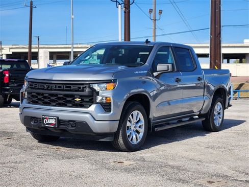 Used 2025 Chevrolet Silverado 1500 Custom image 3