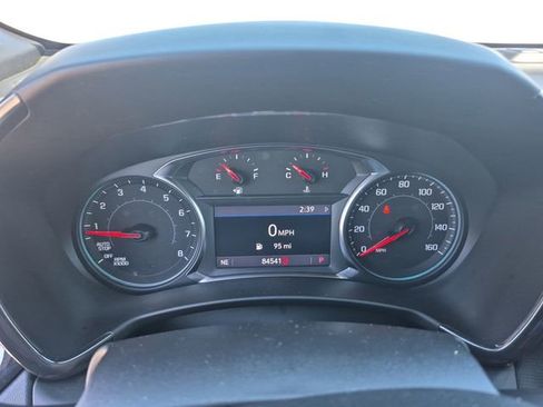 Used 2022 Chevrolet Equinox RS w/ Infotainment Package image 14