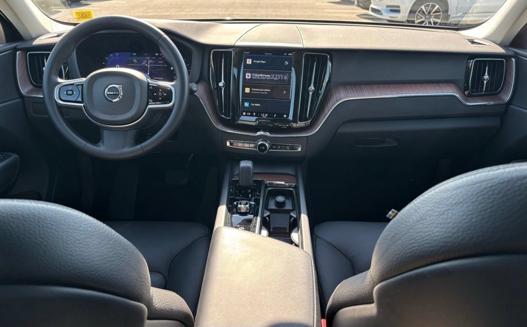 Certified 2023 Volvo XC60 B5 Plus w/ Climate Package AWD/4WD image 6
