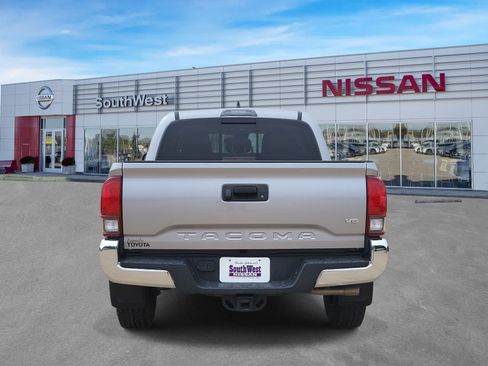Used 2020 Toyota Tacoma SR5 RWD image 7