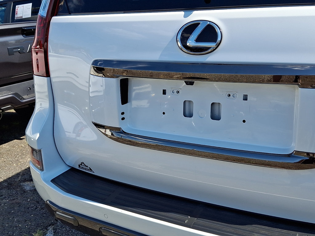 Used 2022 Lexus GX 460 w/ Black Line Special Edition AWD/4WD image 17