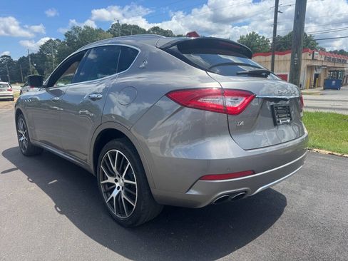 Used 2018 Maserati Levante GranLusso AWD/4WD image 3