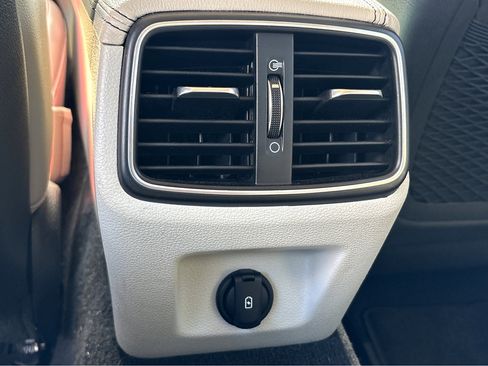 Used 2021 Genesis G70 2.0T image 20