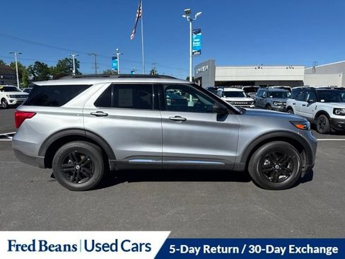 Used 2022 Ford Explorer XLT w/ Class IV Trailer Tow Package AWD/4WD image 11