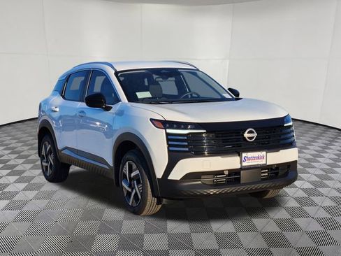 New 2026 Nissan Kicks SV image 2