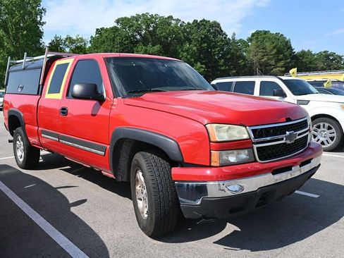 Used 2006 Chevrolet Silverado 1500 LT w/ Light Duty Power Package AWD/4WD image 2