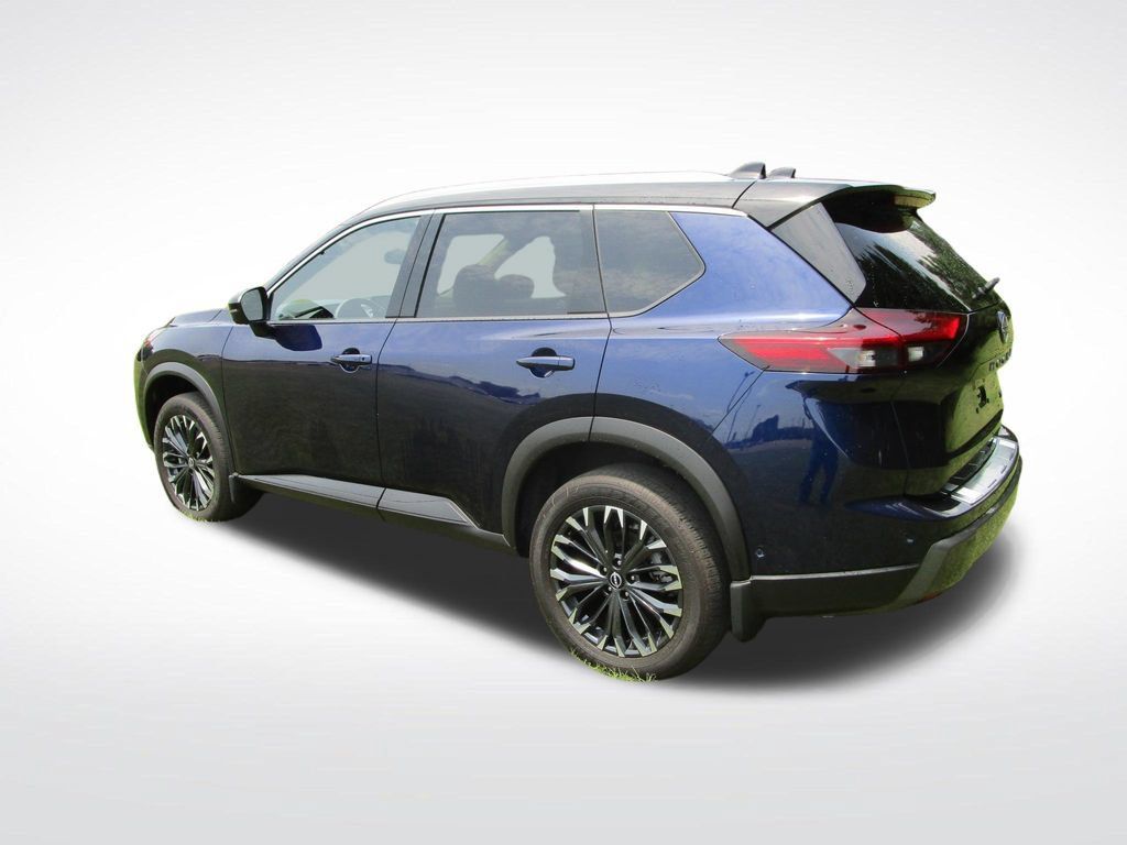Used 2025 Nissan Rogue SL w/ Tech Package FWD image 4