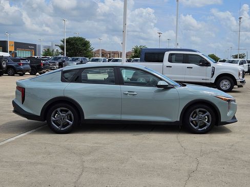Used 2025 Kia K4 FWD image 2