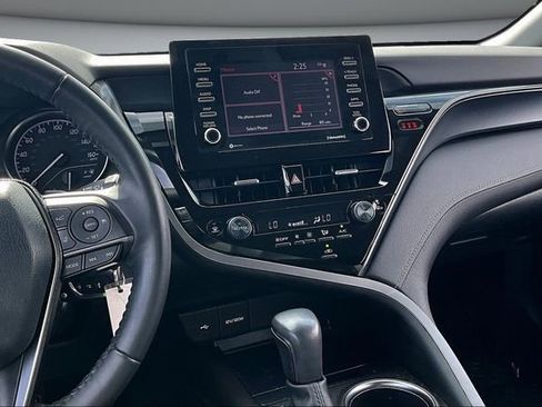 Used 2022 Toyota Camry SE image 9