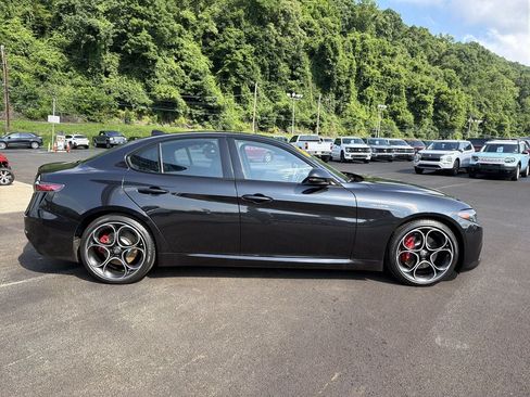 Used 2024 Alfa Romeo Giulia Veloce RWD image 2