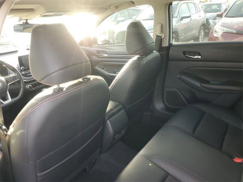 Used 2020 Nissan Altima 2.5 SR w/ Premium Package image 12