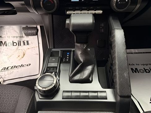 Used 2025 Toyota 4Runner SR5 AWD/4WD image 28
