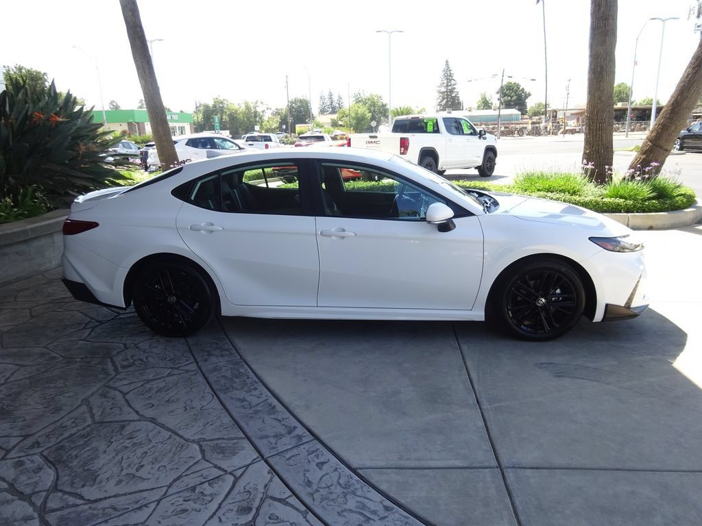 Used 2025 Toyota Camry SE FWD image 8