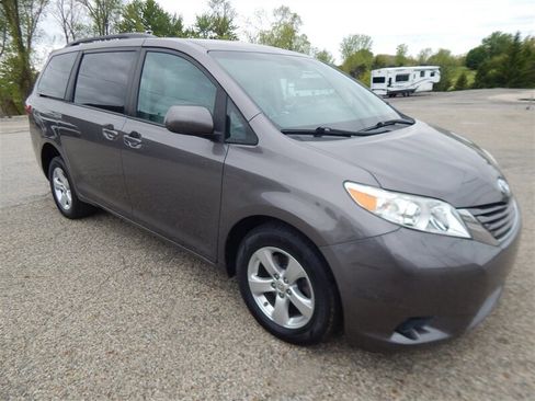 Used 2017 Toyota Sienna LE FWD image 5