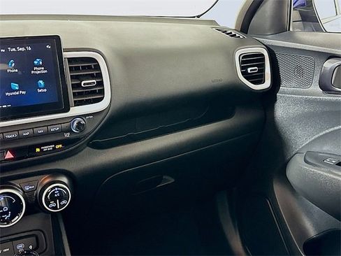 Used 2023 Hyundai Venue Limited image 23