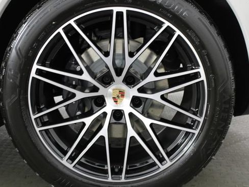 Certified 2026 Porsche Cayenne Coupe AWD/4WD image 21