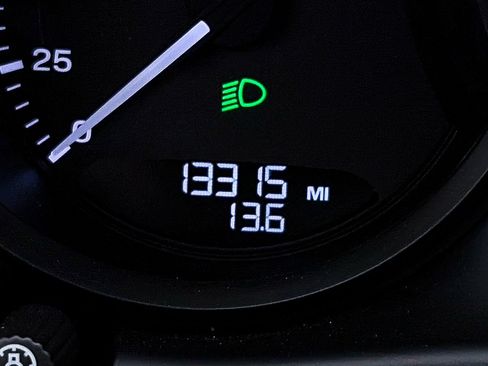 Used 2024 Porsche Macan AWD/4WD image 36
