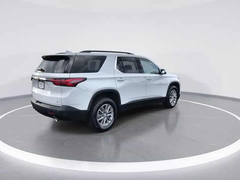 Used 2023 Chevrolet Traverse LT image 8