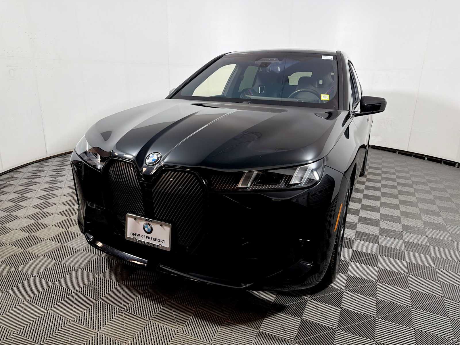 Used 2026 BMW iX xDrive60 w/ M Sport Package AWD/4WD image 3