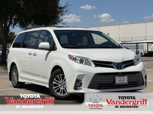 Used 2020 Toyota Sienna XLE w/ XLE Navigation Package FWD image 1