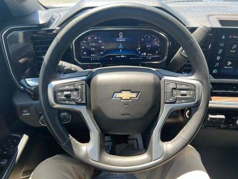 Used 2025 Chevrolet Silverado 1500 LT AWD/4WD image 15
